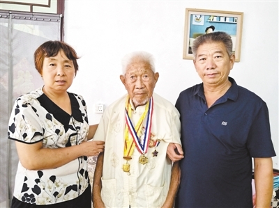 9.9）百岁徐邦友2.jpg